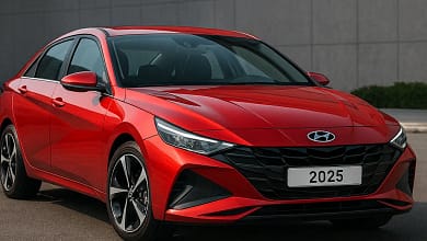 2025 Hyundai Elantra silver, futuristic grille, aerodynamic design.